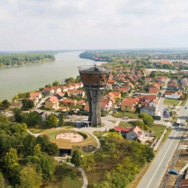 Slika od Penava: Ponosni simbol grada heroja, vukovarski vodotoranj, posjetile su stotine tisuća ljudi te je postao okosnica memorijalnog turizma Vukovara!