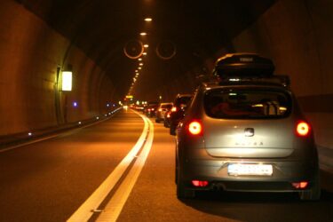 Slika od Težak lančani sudar u tunelu pred vratima Splita: vozi se vrlo otežano, uz propuštanje vozila, gužve su (pre)duge