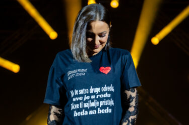Slika od Aleksandri Prijović pozlilo na koncertu: Svirku naprasno prekinula i otrčala u backstage