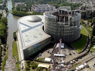 Slika od Amazonovim lobistima zabranjen pristup Europskom parlamentu