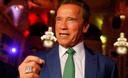 Slika od Arnold Schwarzenegger nakon ugradnje pacemakera poručio da je spreman za nastavak snimanja Netflixove serije