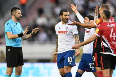 Slika od Čak tri igrača Hajduka mogli bi propustiti ključne utakmice zbog kartona