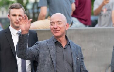 Slika od Dionice Amazona skočile preko 15% u 2024. i učinile Bezosa najbogatijim čovjekom na svijetu