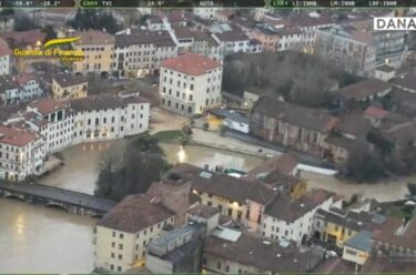 Slika od Katastrofalna poplava zahvatila Italiju: Voda se prelijeva po ulicama grada