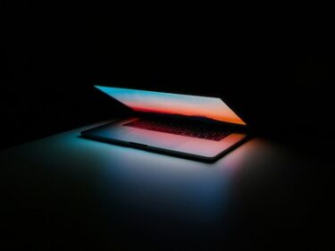 Slika od MacBook sa sklopivim zaslonom ulazi u proizvodnju 2027.
