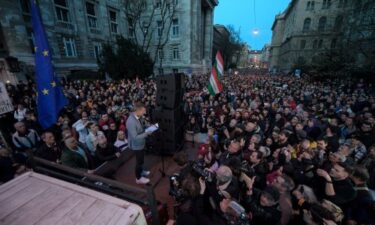 Slika od Mađari izišli na ulice Budimpešte; traže da glavni tužitelj i Orban podnesu ostavke