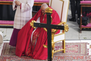 Slika od Mnogi su zabrinuti za Papu, Vatikan šuti: U posljednji tren preskočio čitanje homilije