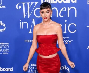 Slika od Na crvenom tepihu Katy Perry iznenadila sve svojom crvenom haljinom, a tek kada se okrenula…