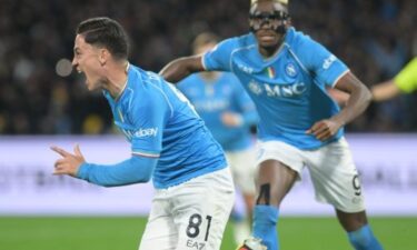 Slika od Napoli u dramatičnoj završnici slomio Juventus i olakšao posao Interu