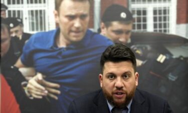 Slika od Navaljnijev bliski suradnik Leonid Volkov napadnut u Litvi