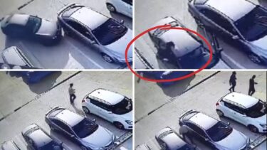 Slika od Nevjerojatni video iz Dalmacije! Parkirali i udarili auto. Suvozač ‘procijenio’ štetu pa odšetali…