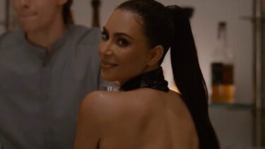 Slika od Osvanuo video u kojem Kim Kardashian ljubi nećakinju Julije Roberts: ‘Loša gluma’