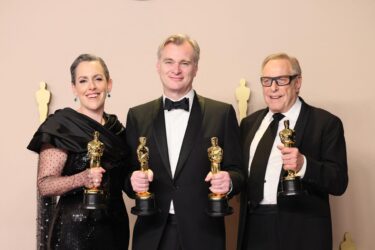 Slika od Post festum 96. dodjele Oscara: vrijeme na strani Christophera Nolana i Emma Stone iznad politike
