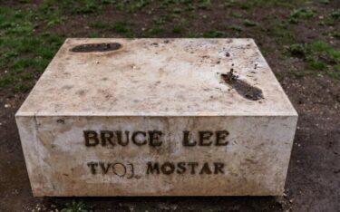 Slika od Pronađen kip Brucea Leeja koji je bio ukraden u Mostaru. Evo gdje ga je lopov htio prodati