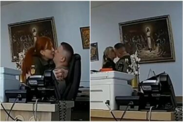 Slika od S jednom na stolici, a drugu je ‘s nogu’: Ukrajinski zapovjednik ulovljen u akciji s dvije kolegice