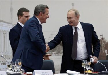 Slika od Schroeder nudi posredovanje u pregovorima s Rusijom, Kremlj pozdravio ponudu