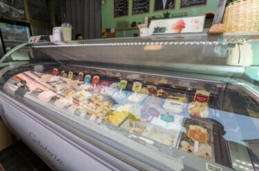 Slika od Slobodna radna mjesta u Rijeci i okolici: Tko voli sladoled? Traže se djelatnici u gelateriji! Nude se ‘sigurna primanja i mogućnost napredovanja’