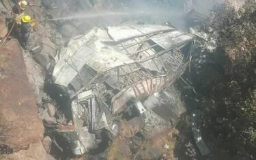 Slika od Stravična nesreća u JAR-u! Poginulo 45 ljudi, autobus pao s mosta, tijela izgorjela do neprepoznatljivosti