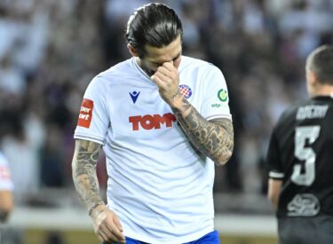 Slika od Titula izmiče, Poljud u šoku… Pogledajte očaj igrača Hajduka i svih na stadionu nakon još jednog izgubljenog derbija