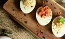 Slika od Uskrs ne može bez jaja: Predlažemo čak dvije verzije preukusnih punjenih jaja s nadjevom!