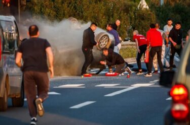 Slika od UZNEMIRUJUĆE FOTOGRAFIJE Teška nesreća: Dvoje poginulih u sudaru auta i motocikla u Kaštel Sućurcu