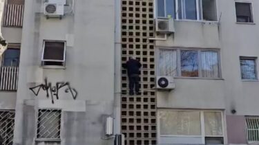 Slika od VIDEO Dalmatinski Spiderman spustio se niz zgradu: ‘Možda se nečiji muž ranije vratio doma…’