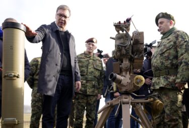 Slika od Vučić objasnio zašto se Srbija naoružava: ‘Da nam patuljci ne bi otimali teritorij kao ranije’