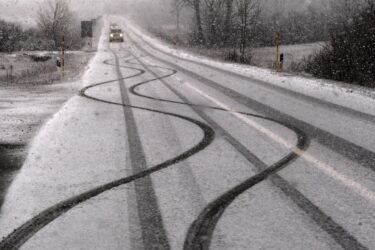Slika od Zbog zimskih uvjeta zabrana prometa za motorna vozila koja nemaju propisanu zimsku opremu, ograničenje na A1 zbog vjetra