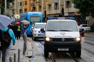Slika od ZET-ov tramvaj udario auto u Zagrebu: Jedna osoba ozlijeđena