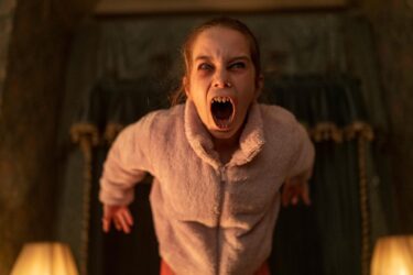 Slika od ‘Abigail‘: Ubojita Drakulina kći, klinka koju otima grupa lopova sve je samo ne normalna djevojčica u zabavnom hororu