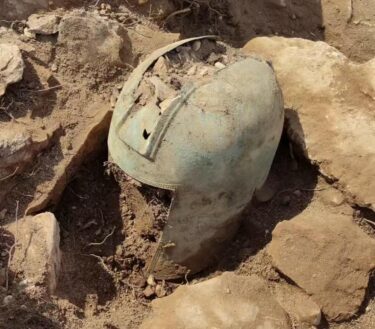 Slika od Arheološka senzacija iz srca Dalmacije: ‘Pronašli smo ilirsku kacigu, starija je od 2500 godina, a kao da je od jučer!‘