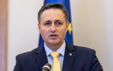 Slika od Bećirović potvrdio da se u UN-u priprema rezolucija o Srebrenici, optužuje Vučića