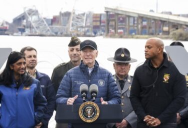 Slika od Biden posjetio Baltimore gdje se urušio most i obećao saveznu pomoć