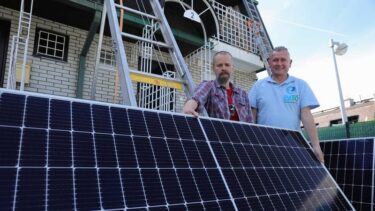 Slika od Dobitniku igre ‘Oranžiraj uz 24sata i osvoji solarnu elektranu!’ postavili panele
