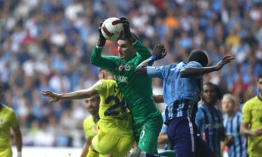 Slika od Dominik Livaković skrivio penal u 94. minuti utakmice