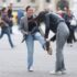 Slika od Fotka dana: Dvije djevojke na Trgu bana Jelačića pokazale što je pravo prijateljstvo