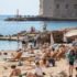 Slika od FOTO Kao da je počelo ljeto: Plaža u Dubrovniku je puna ljudi