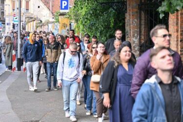 Slika od [FOTO] PARLAMENTARNI IZBORI Gužve na biračkom mjestu u Zagrebu gdje glasaju i dubrovački studenti