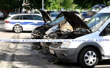 Slika od FOTO: Tri automobila izgorjela na parkiralištu u Prečkom