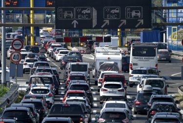 Slika od Godinama je stalan značajan porast: u Hrvatskoj je više od dva i pol milijuna registriranih cestovnih vozila