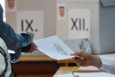 Slika od Izbori za Sabor ponavljaju se na dva biračka mjesta, ne utječu na ishod, ali mogu pomaknuti službeni rok