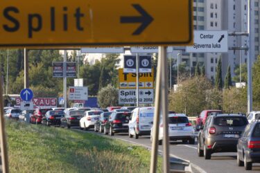 Slika od Kaos na ključnom ulazu u Split, vozači ispaljuju: ‘Za kilometar puta treba nam više od 20 minuta, brže se ide – pješke‘