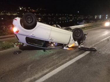 Slika od Krš i lom u zoru na dubrovačkom području: Auto završio na krovu, motociklist proklizao