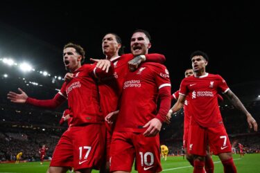 Slika od Liverpool se vratio na vrh ljestvice, United u 101. minuti prosuo bodove