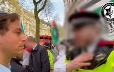 Slika od Londonska policija prijetila mu uhićenjem zbog toga što otvoreno pokazuje da je Židov