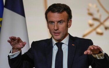 Slika od Macron poziva na trajno povećanje obrambene proizvodnje