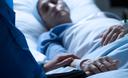 Slika od Medicinska sestra otkrila 6 stvari koje ljudi rade na samrtnoj postelji: ‘Bila sam šokirana’