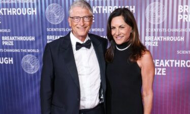 Slika od Modno se uskladiti i zagrljeni stigli na crveni tepih: Bill Gates i njegova djevojka vole se javno