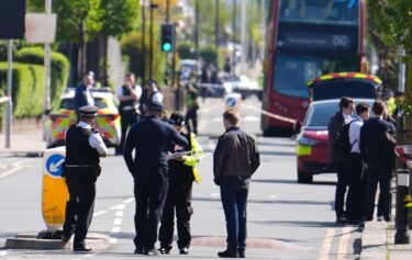 Slika od Muškarac mačem napadao stanovnike Londona, petero ozlijeđenih: ‘Probudili su nas krikovi’