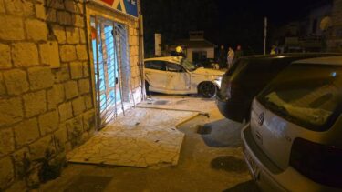 Slika od Nesreća u Kaštelima: Vozač se BMW-om zabio u zid kuće